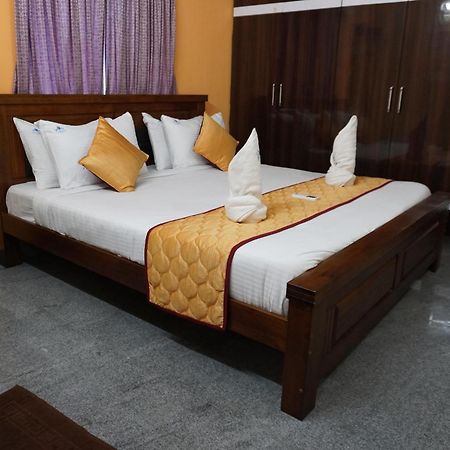 Tirumala Premium Home Stay ตีรูปาติ ภายนอก รูปภาพ