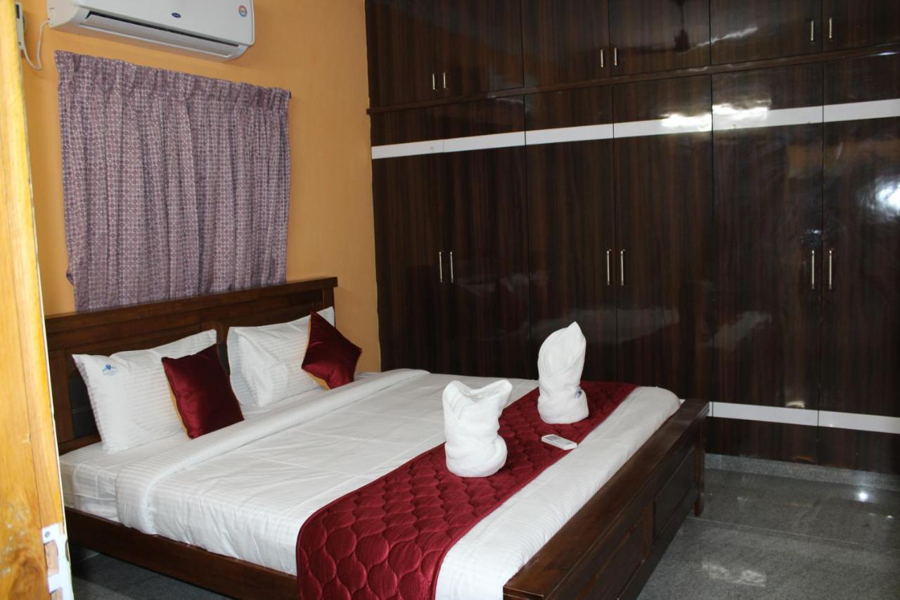 Tirumala Premium Home Stay ตีรูปาติ ภายนอก รูปภาพ