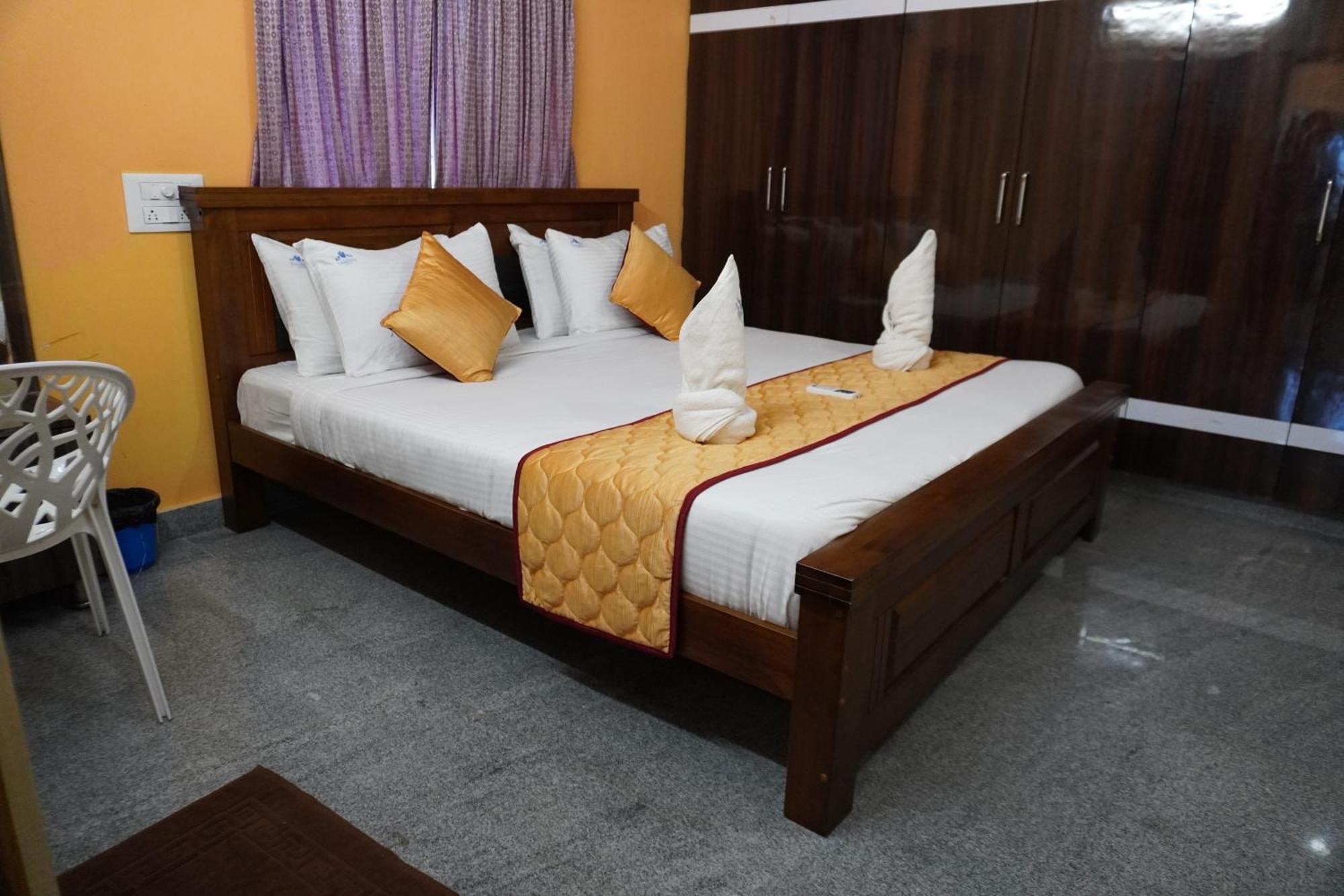 Tirumala Premium Home Stay ตีรูปาติ ภายนอก รูปภาพ