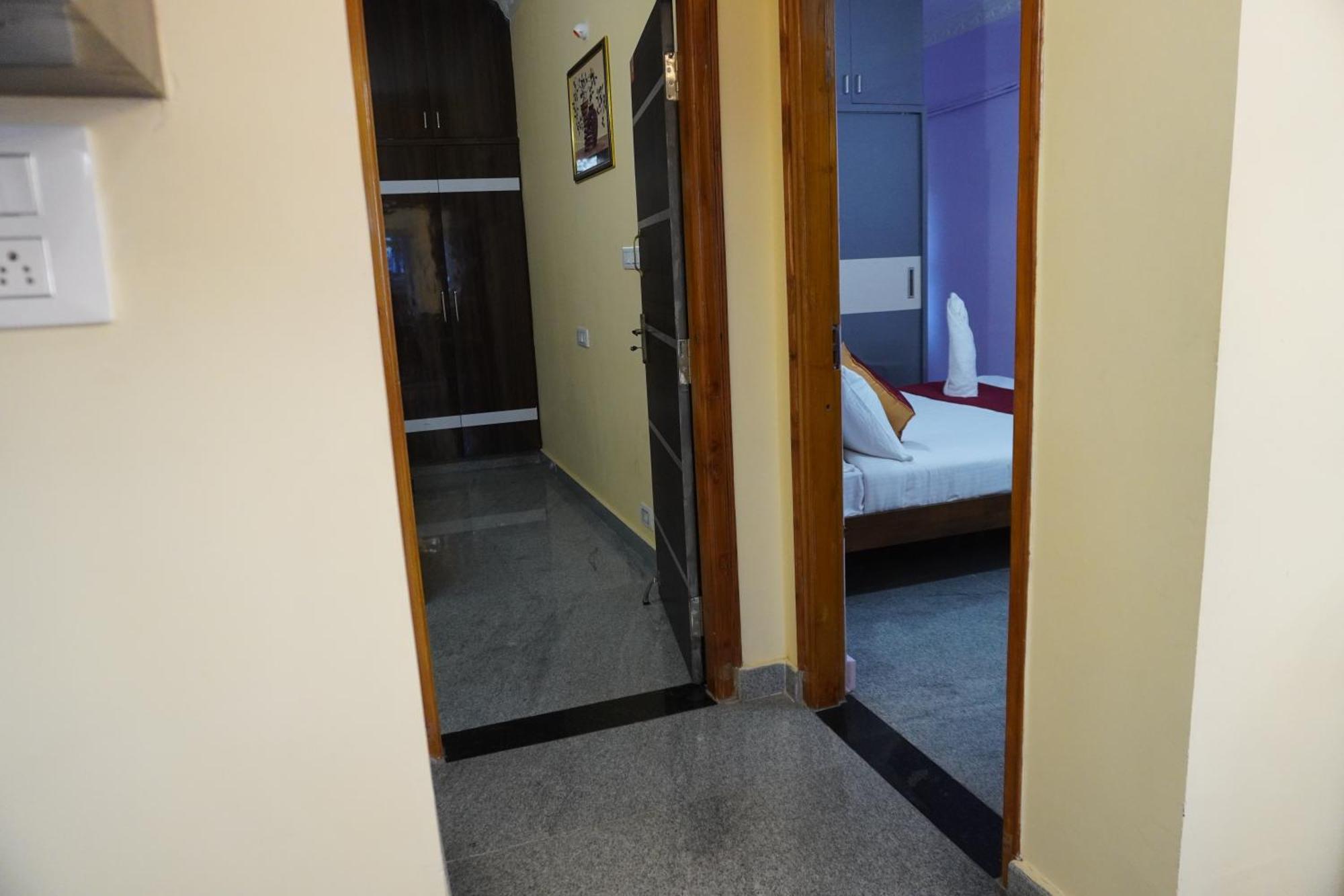 Tirumala Premium Home Stay ตีรูปาติ ภายนอก รูปภาพ
