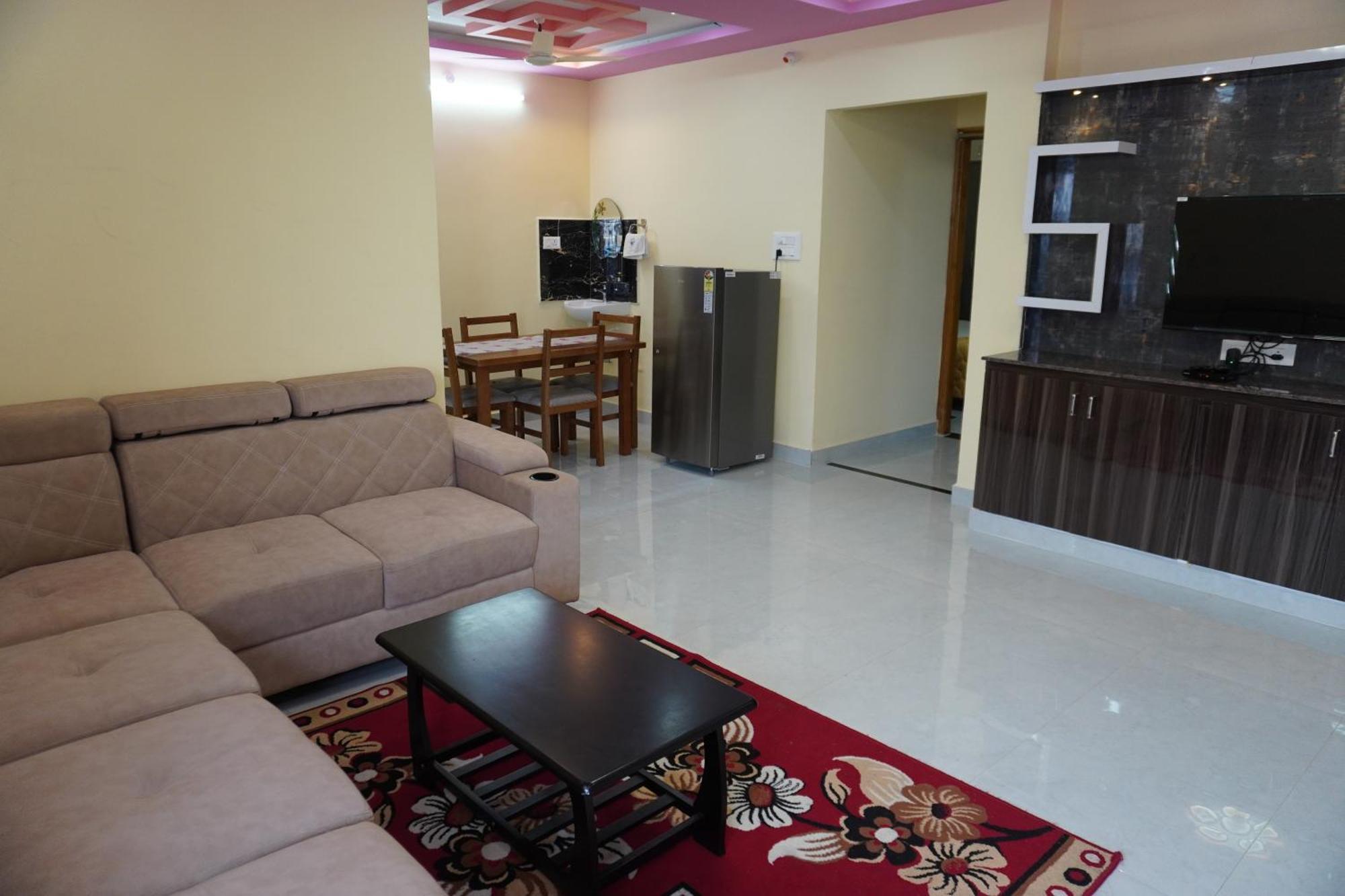 Tirumala Premium Home Stay ตีรูปาติ ภายนอก รูปภาพ