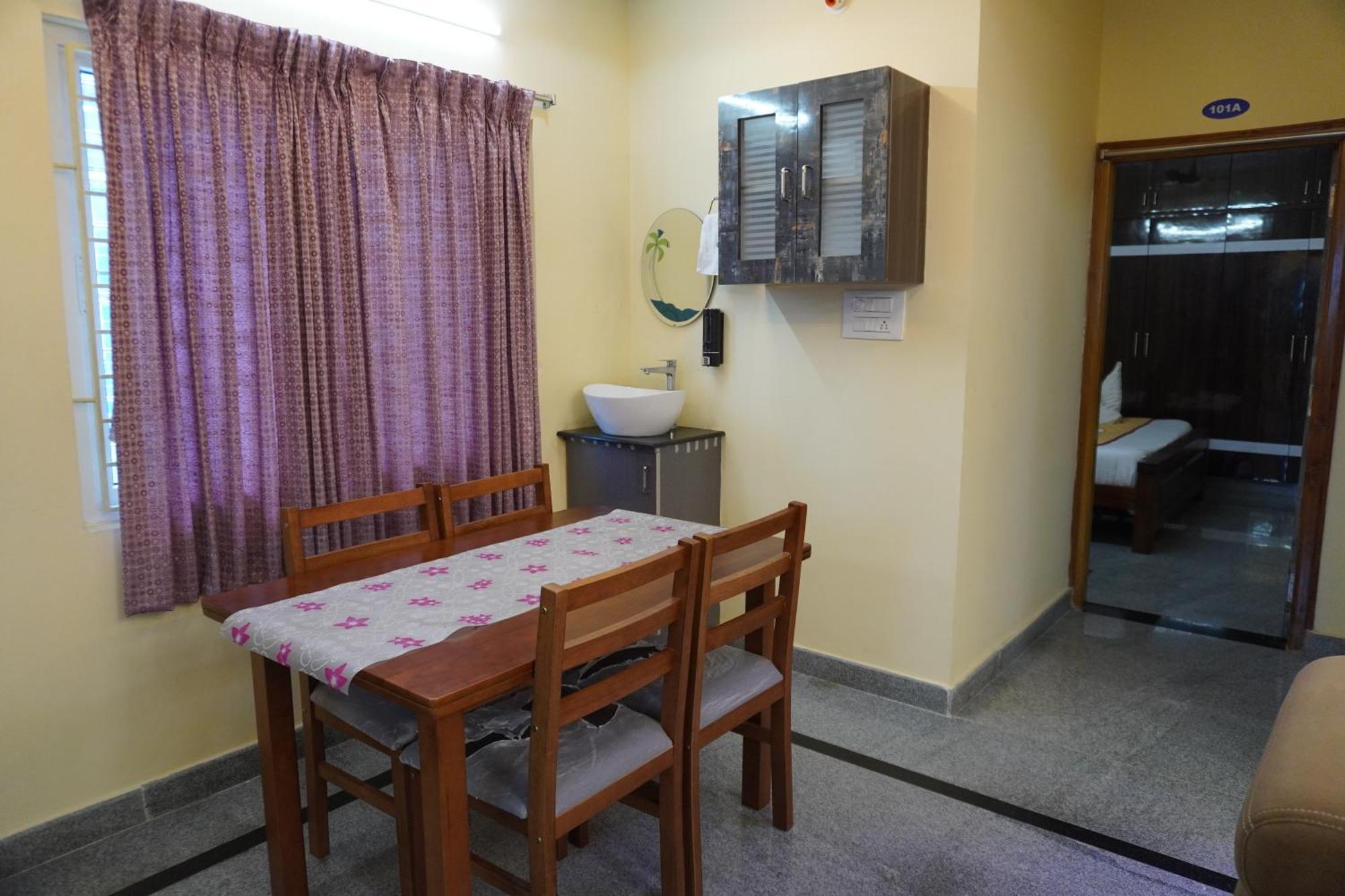 Tirumala Premium Home Stay ตีรูปาติ ภายนอก รูปภาพ