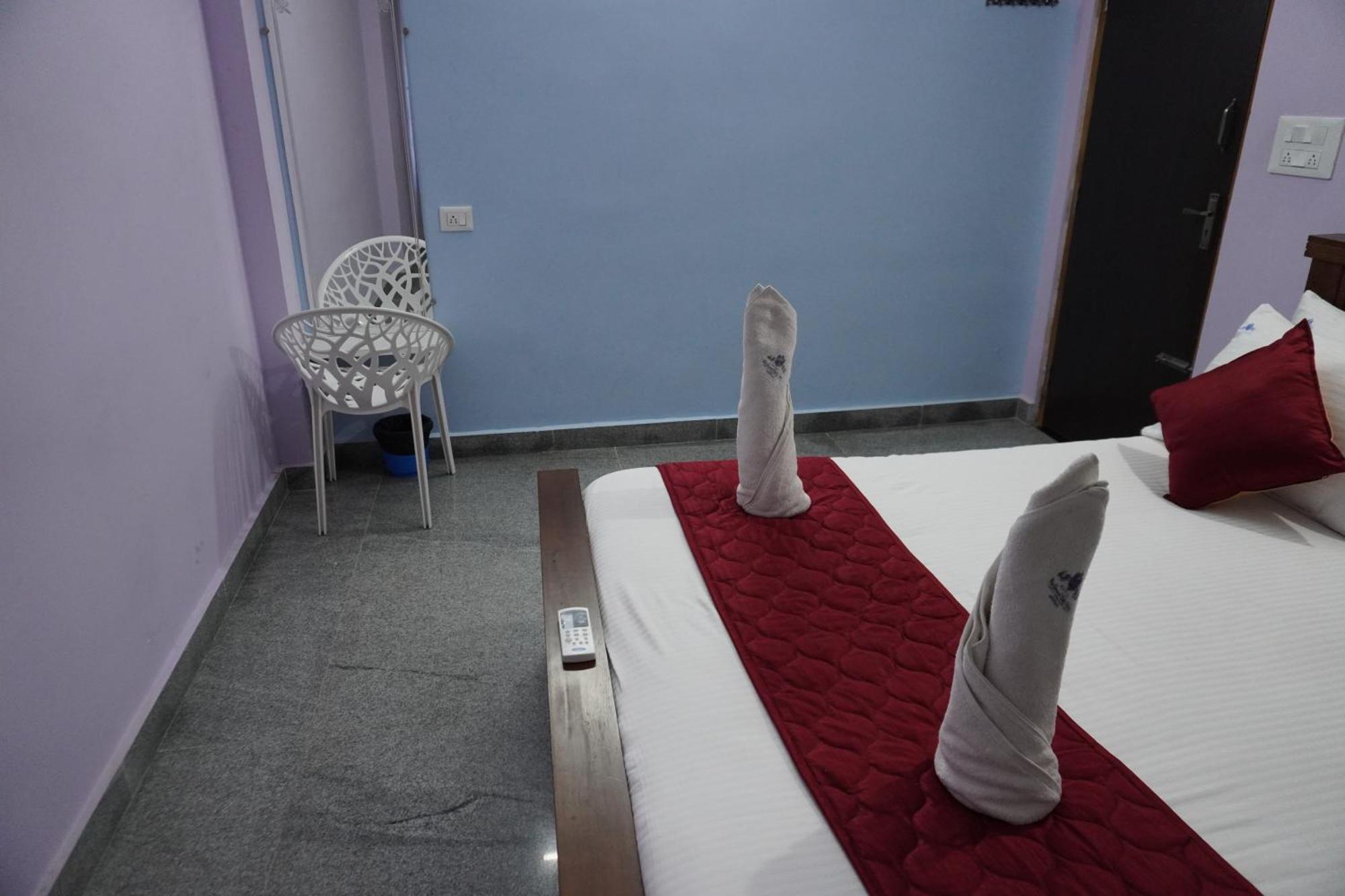 Tirumala Premium Home Stay ตีรูปาติ ภายนอก รูปภาพ