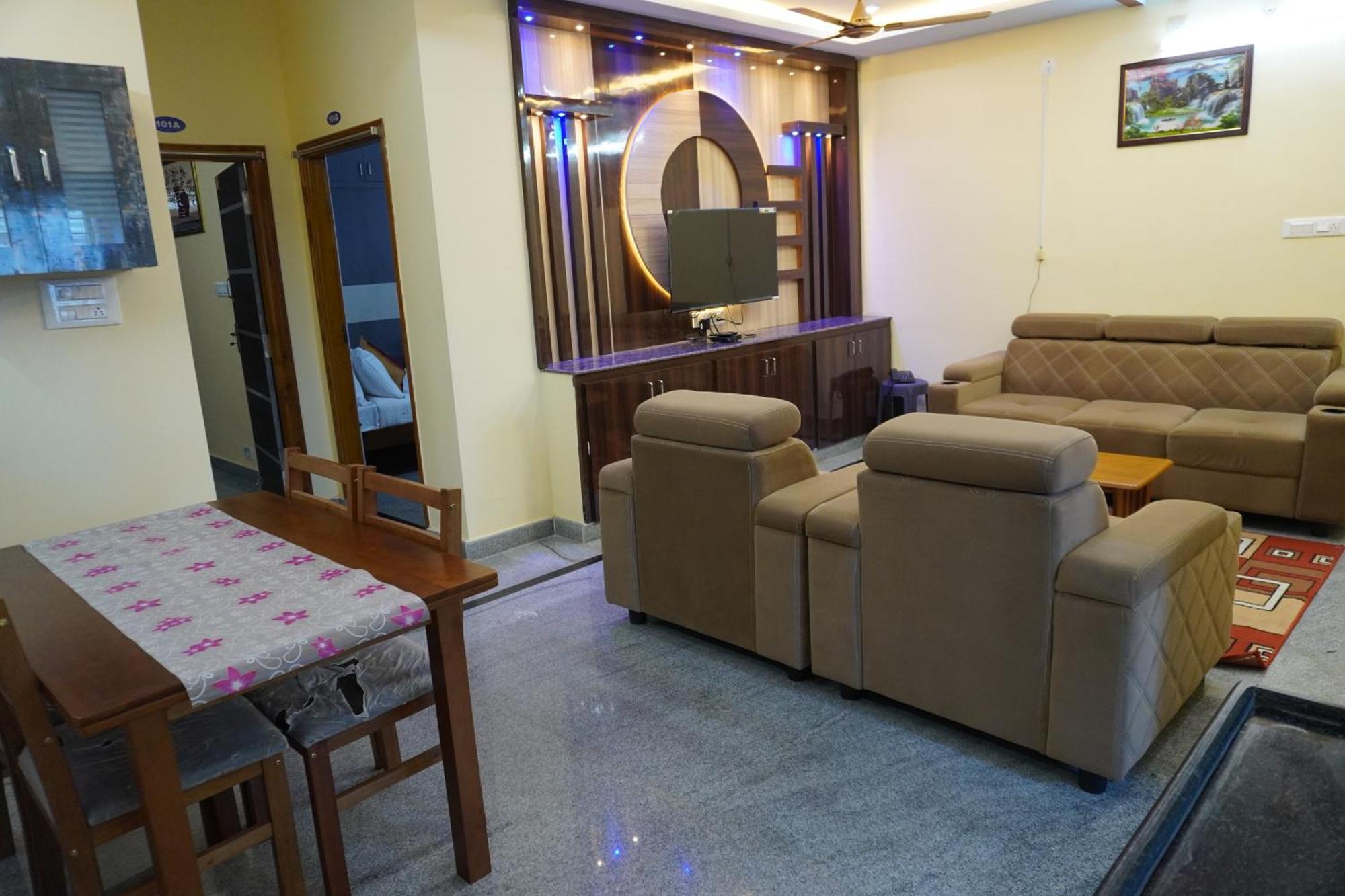 Tirumala Premium Home Stay ตีรูปาติ ภายนอก รูปภาพ