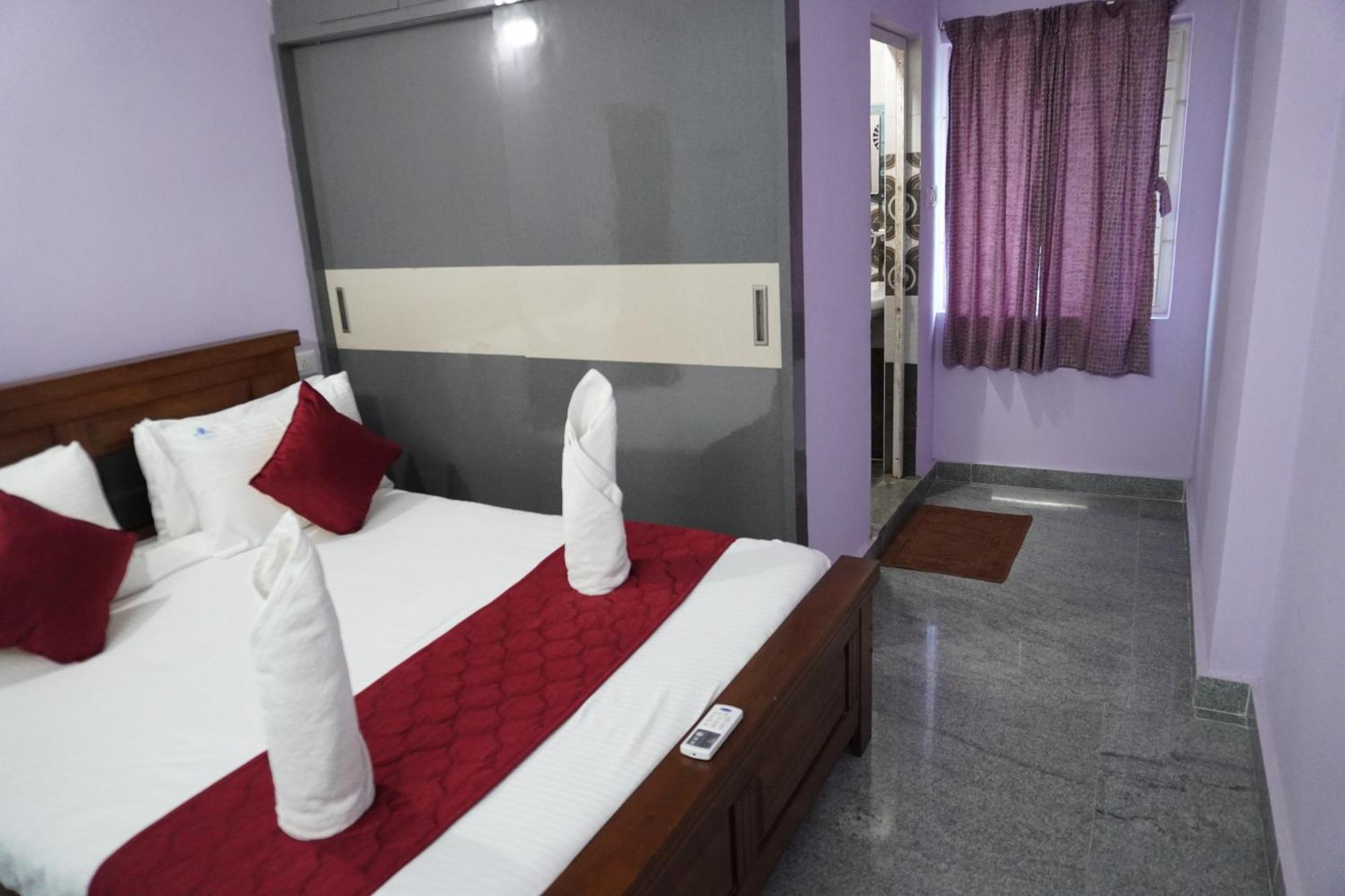 Tirumala Premium Home Stay ตีรูปาติ ภายนอก รูปภาพ