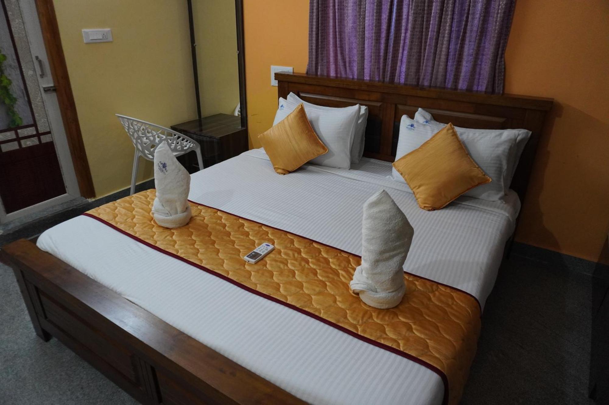 Tirumala Premium Home Stay ตีรูปาติ ภายนอก รูปภาพ