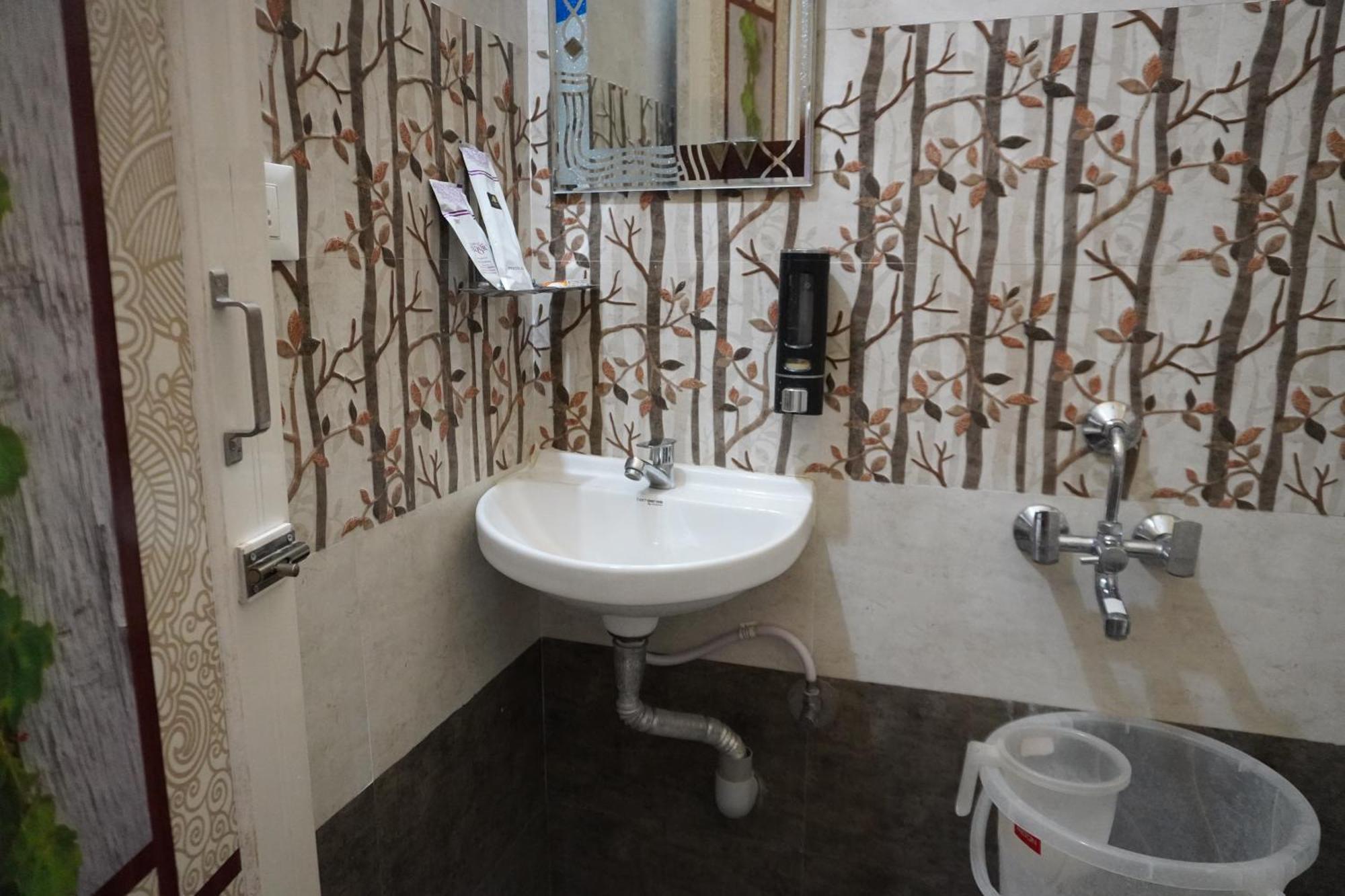 Tirumala Premium Home Stay ตีรูปาติ ภายนอก รูปภาพ